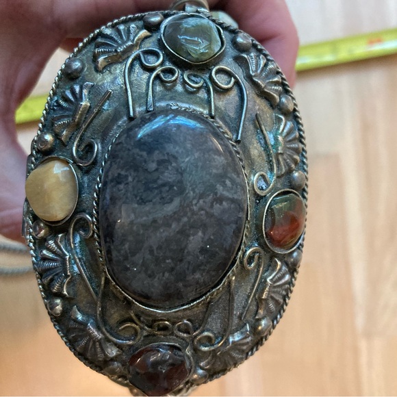 Vintage Sakai Shoulder Bag with stones and metal detail around purse - Picture 4 of 7